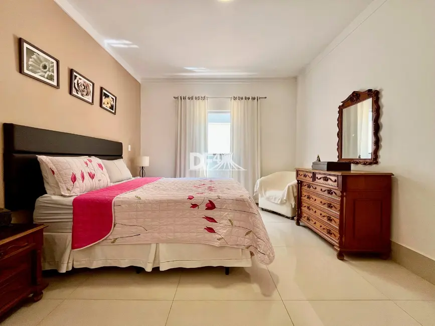 Casa com 4 quartos à venda, 300m2 em Setor Habitacional Vicente Pires, Brasilia - DF - imagem 8 Foto 8 de Casa com 4 quartos à venda, 300m2 em Setor Habitacional Vicente Pires, Brasilia - DF