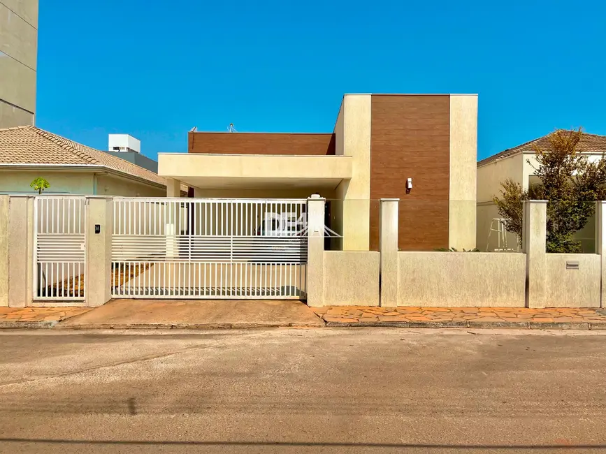 Casa com 4 quartos à venda, 300m2 em Setor Habitacional Vicente Pires, Brasilia - DF - imagem 2 Foto 2 de Casa com 4 quartos à venda, 300m2 em Setor Habitacional Vicente Pires, Brasilia - DF