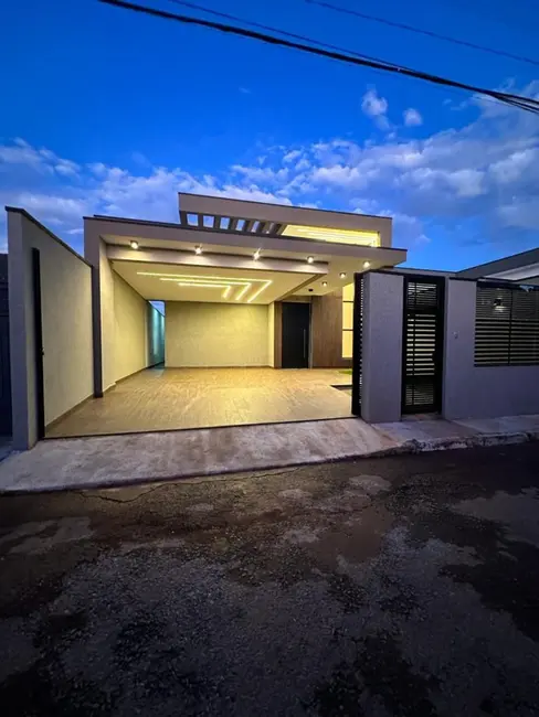 Casa de Condomínio com 3 quartos à venda, 460m2 em Setor Habitacional Vicente Pires, Brasilia - DF - imagem 3 Foto 3 de Casa de Condomínio com 3 quartos à venda, 460m2 em Setor Habitacional Vicente Pires, Brasilia - DF