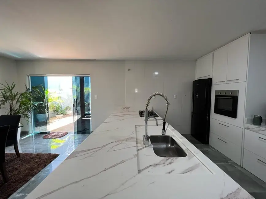 Casa com 3 quartos à venda, 280m2 em Setor Habitacional Arniqueira (Águas Claras), Brasilia - DF - imagem 4 Foto 4 de Casa com 3 quartos à venda, 280m2 em Setor Habitacional Arniqueira (Águas Claras), Brasilia - DF