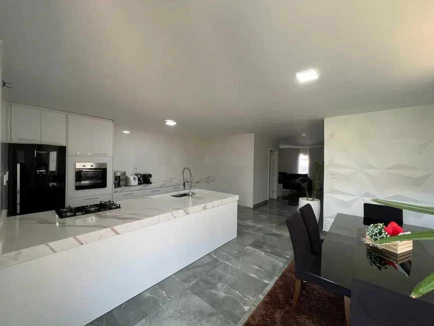 Casa com 3 quartos à venda, 280m2 em Setor Habitacional Arniqueira (Águas Claras), Brasilia - DF - imagem 3 Foto 3 de Casa com 3 quartos à venda, 280m2 em Setor Habitacional Arniqueira (Águas Claras), Brasilia - DF