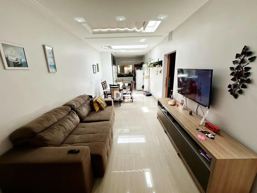 Foto 1 de Casa com 4 quartos à venda, 200m2 em Guará I, Brasilia - DF