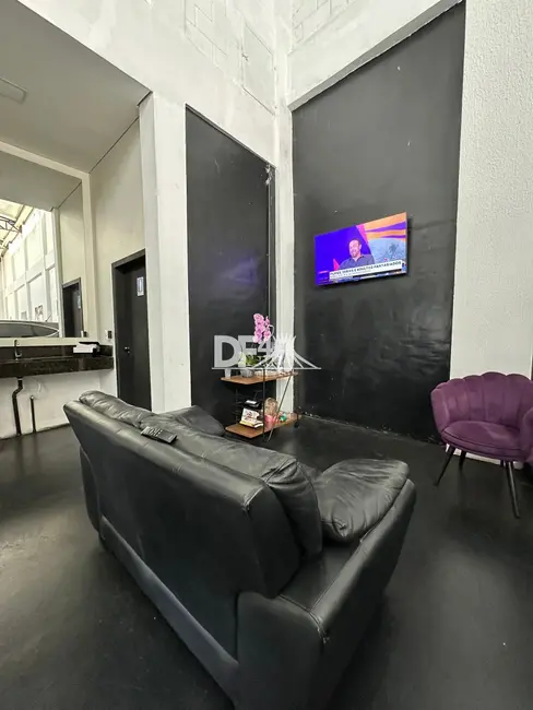 Armazém / Galpão à venda e para alugar, 600m2 em Setor Habitacional Vicente Pires, Brasilia - DF - imagem 4 Foto 4 de Armazém / Galpão à venda e para alugar, 600m2 em Setor Habitacional Vicente Pires, Brasilia - DF