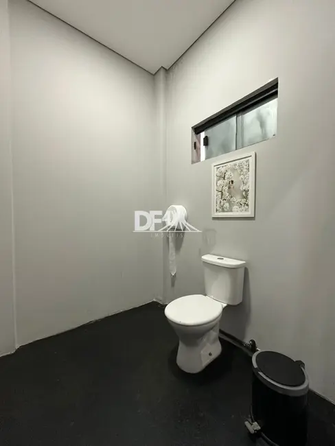 Armazém / Galpão à venda e para alugar, 600m2 em Setor Habitacional Vicente Pires, Brasilia - DF - imagem 9 Foto 9 de Armazém / Galpão à venda e para alugar, 600m2 em Setor Habitacional Vicente Pires, Brasilia - DF
