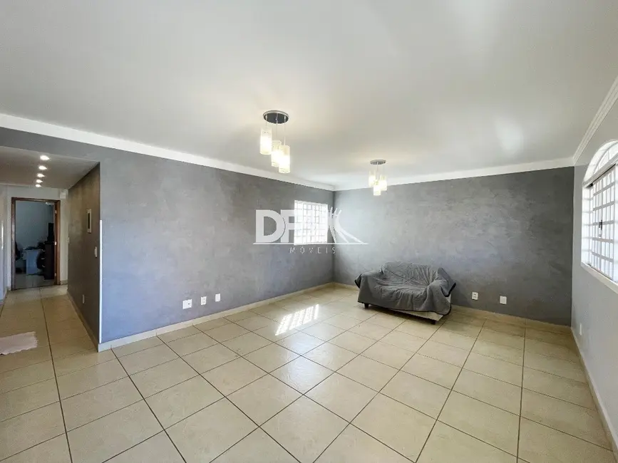 Casa com 5 quartos à venda, 260m2 em Taguatinga Norte (Taguatinga), Brasilia - DF - imagem 3 Foto 3 de Casa com 5 quartos à venda, 260m2 em Taguatinga Norte (Taguatinga), Brasilia - DF