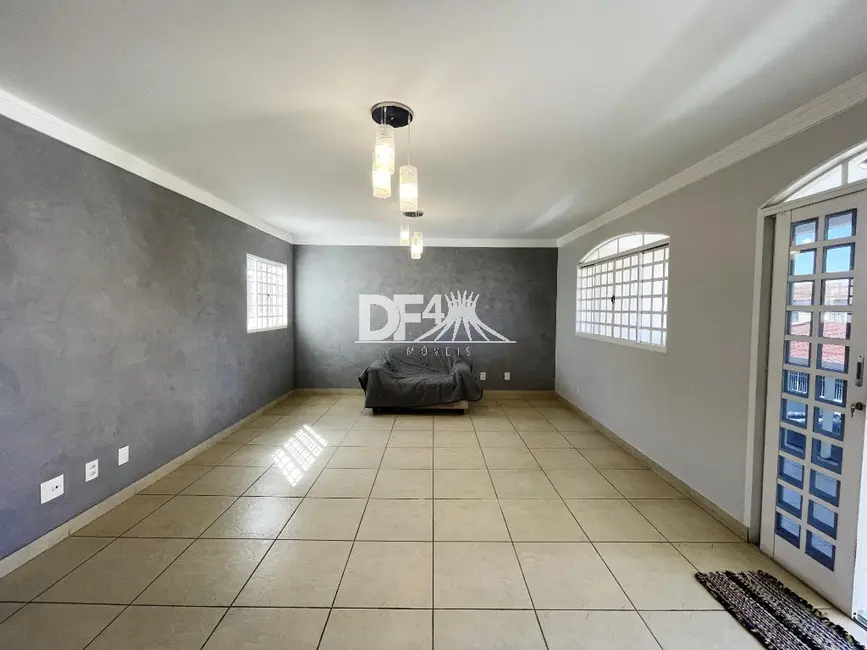 Casa com 5 quartos à venda, 260m2 em Taguatinga Norte (Taguatinga), Brasilia - DF - imagem 5 Foto 5 de Casa com 5 quartos à venda, 260m2 em Taguatinga Norte (Taguatinga), Brasilia - DF