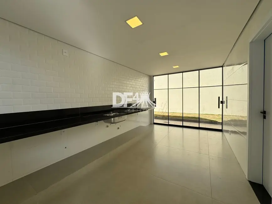 Casa de Condomínio com 3 quartos à venda, 228m2 em Setor Habitacional Vicente Pires, Brasilia - DF - imagem 9 Foto 9 de Casa de Condomínio com 3 quartos à venda, 228m2 em Setor Habitacional Vicente Pires, Brasilia - DF