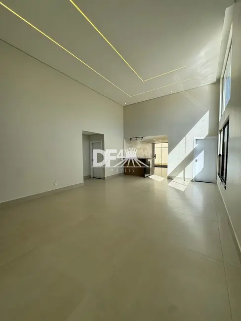 Casa de Condomínio com 3 quartos à venda, 228m2 em Setor Habitacional Vicente Pires, Brasilia - DF - imagem 6 Foto 6 de Casa de Condomínio com 3 quartos à venda, 228m2 em Setor Habitacional Vicente Pires, Brasilia - DF