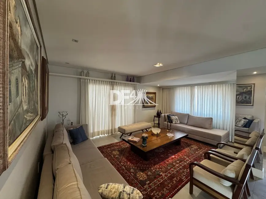 Casa de Condomínio com 4 quartos à venda, 400m2 em Setor Habitacional Samambaia (Vicente Pires), Brasilia - DF - imagem 2 Foto 2 de Casa de Condomínio com 4 quartos à venda, 400m2 em Setor Habitacional Samambaia (Vicente Pires), Brasilia - DF