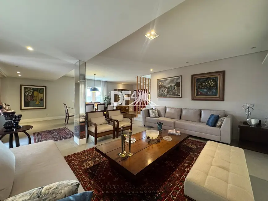 Casa de Condomínio com 4 quartos à venda, 400m2 em Setor Habitacional Samambaia (Vicente Pires), Brasilia - DF - imagem 3 Foto 3 de Casa de Condomínio com 4 quartos à venda, 400m2 em Setor Habitacional Samambaia (Vicente Pires), Brasilia - DF