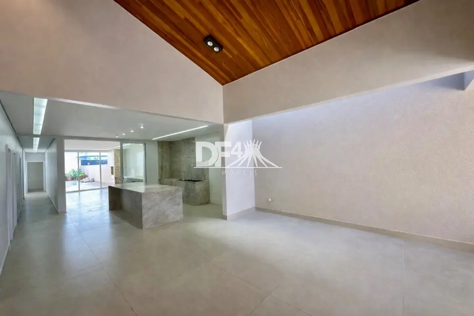 Casa de Condomínio com 3 quartos à venda, 370m2 em Setor Habitacional Arniqueira (Águas Claras), Brasilia - DF - imagem 4 Foto 4 de Casa de Condomínio com 3 quartos à venda, 370m2 em Setor Habitacional Arniqueira (Águas Claras), Brasilia - DF