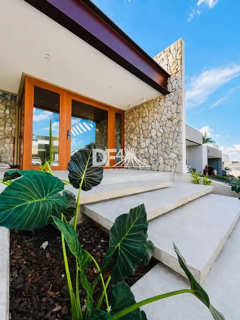 Casa de Condomínio com 3 quartos à venda, 370m2 em Setor Habitacional Arniqueira (Águas Claras), Brasilia - DF - imagem 1 Foto 1 de Casa de Condomínio com 3 quartos à venda, 370m2 em Setor Habitacional Arniqueira (Águas Claras), Brasilia - DF