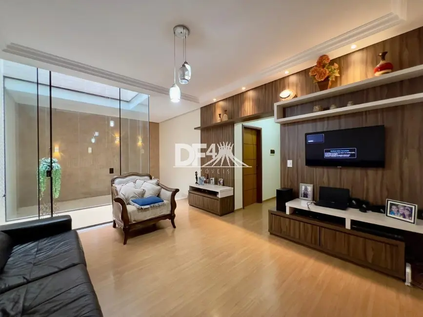 Casa de Condomínio com 4 quartos à venda, 400m2 em Setor Habitacional Vicente Pires, Brasilia - DF - imagem 3 Foto 3 de Casa de Condomínio com 4 quartos à venda, 400m2 em Setor Habitacional Vicente Pires, Brasilia - DF
