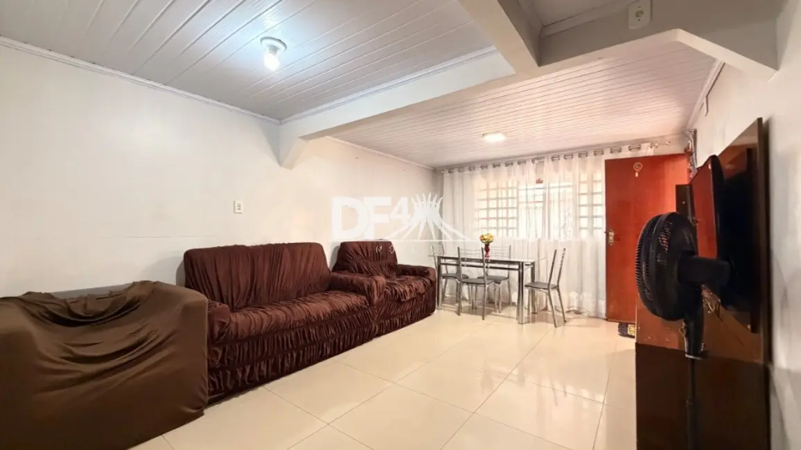 Casa com 4 quartos à venda, 120m2 em Guará I, Brasilia - DF - imagem 2 Foto 2 de Casa com 4 quartos à venda, 120m2 em Guará I, Brasilia - DF