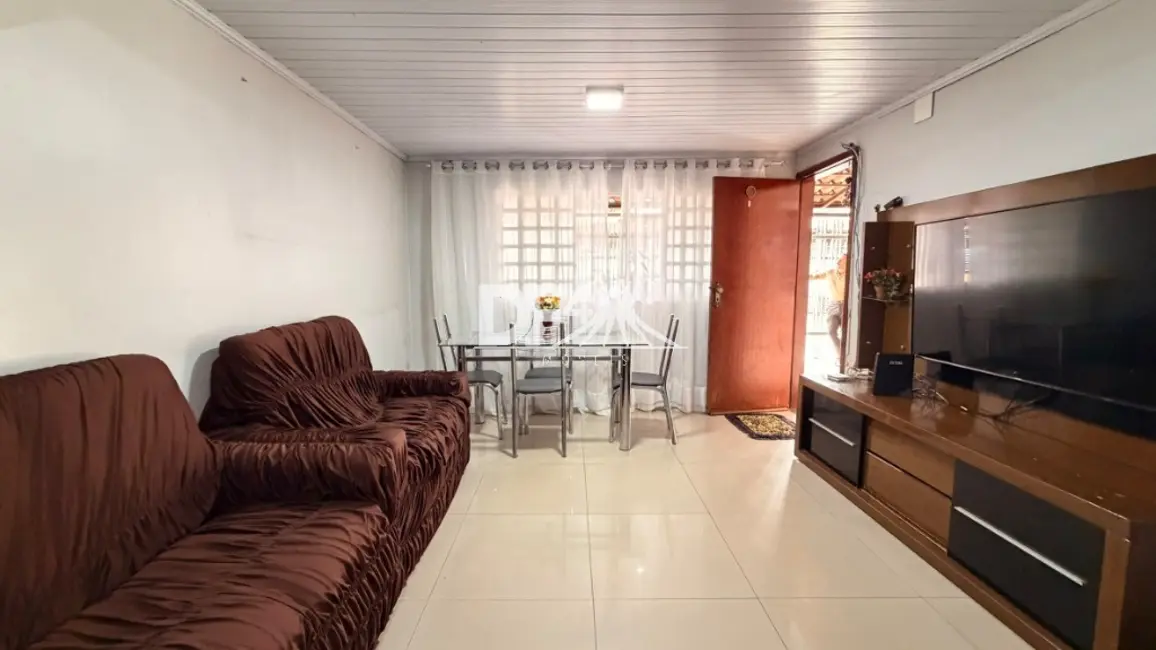 Casa com 4 quartos à venda, 120m2 em Guará I, Brasilia - DF - imagem 3 Foto 3 de Casa com 4 quartos à venda, 120m2 em Guará I, Brasilia - DF
