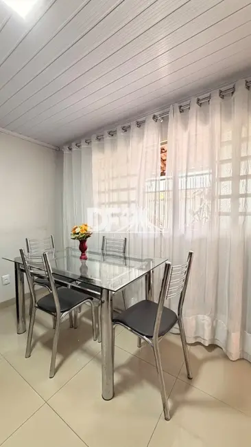 Casa com 4 quartos à venda, 120m2 em Guará I, Brasilia - DF - imagem 4 Foto 4 de Casa com 4 quartos à venda, 120m2 em Guará I, Brasilia - DF