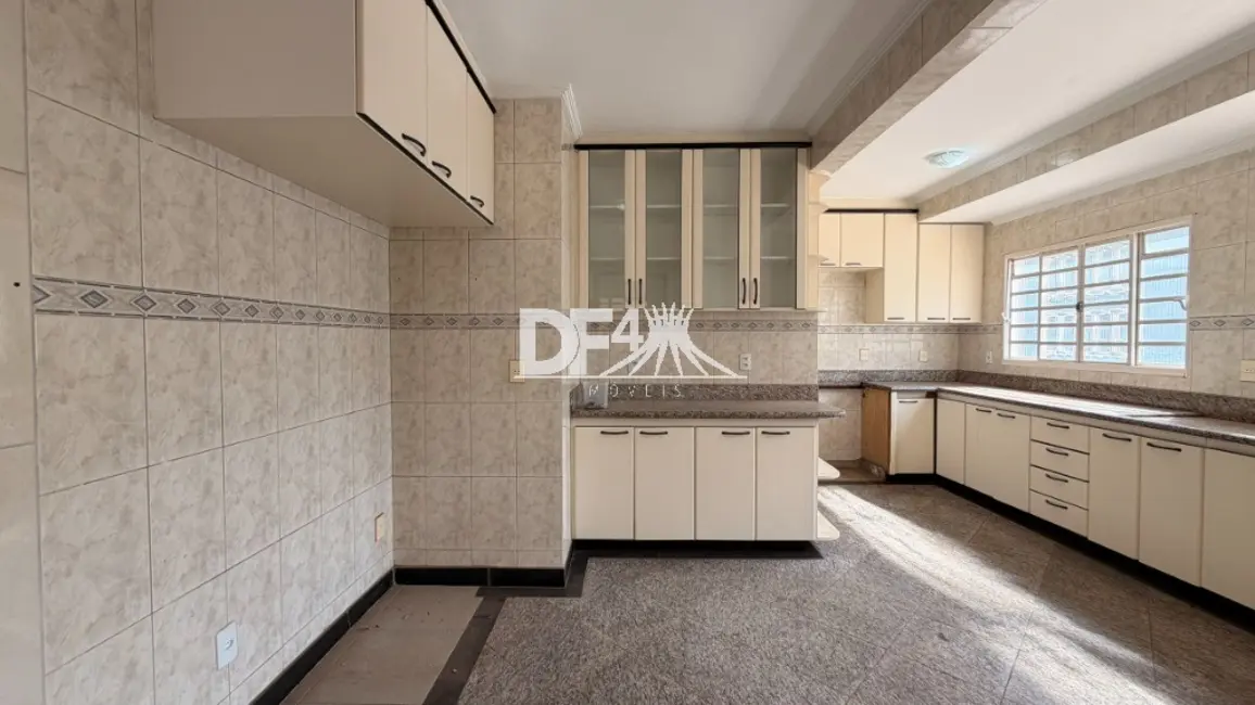 Foto 5 de Casa com 4 quartos para alugar, 250m2 em Taguatinga Norte (Taguatinga), Brasilia - DF