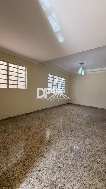 Foto 3 de Casa com 4 quartos para alugar, 250m2 em Taguatinga Norte (Taguatinga), Brasilia - DF