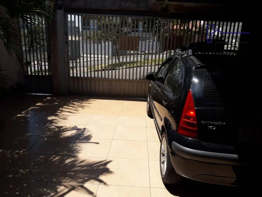 Foto 2 de Casa com 2 quartos à venda, 175m2 em Atibaia - SP