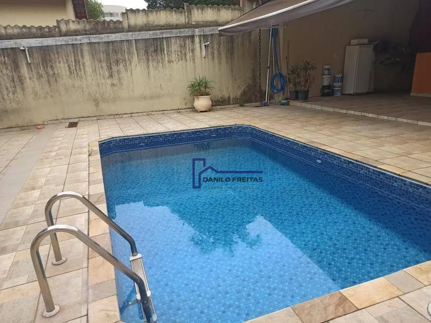 Foto 2 de Casa com 3 quartos à venda, 390m2 em Atibaia - SP