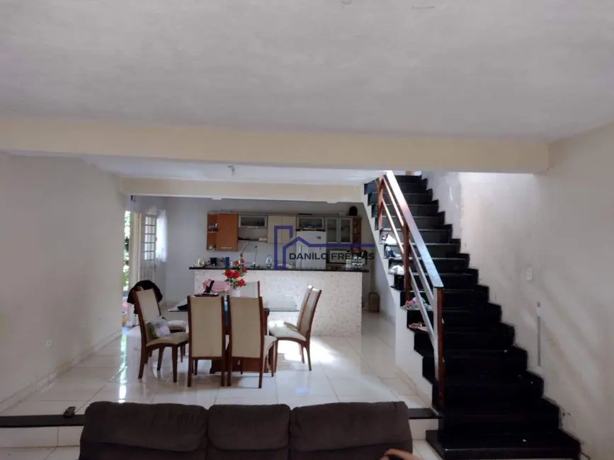 Foto 3 de Chácara com 4 quartos à venda, 1320m2 em Jardim Estância Brasil, Atibaia - SP