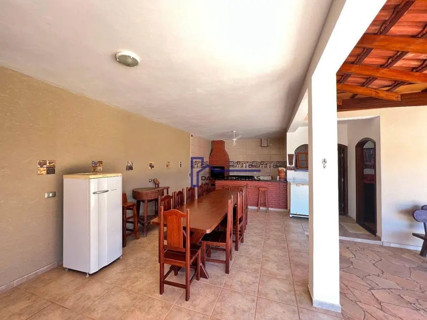 Foto 4 de Chácara com 6 quartos à venda, 1390m2 em Piracaia - SP