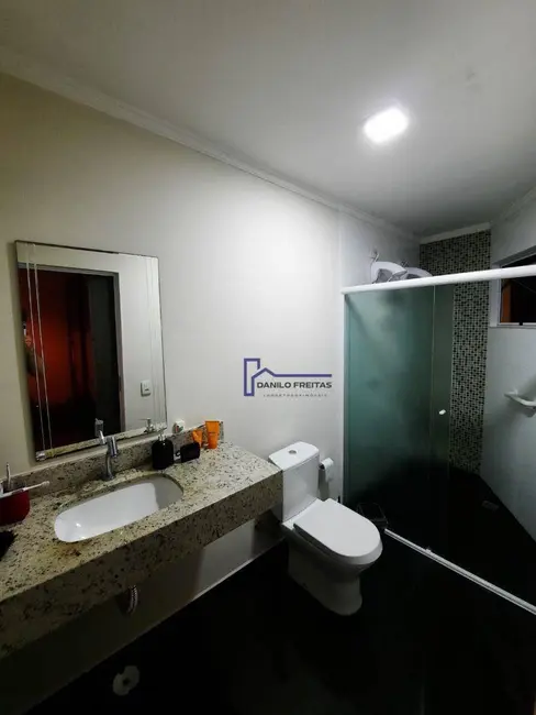 Foto 2 de Casa com 4 quartos à venda, 360m2 em Vila Petrópolis, Atibaia - SP