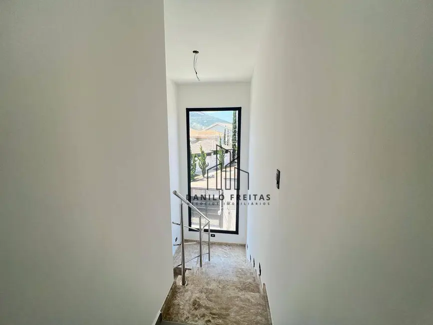 Foto 6 de Casa com 3 quartos à venda, 252m2 em Vila Petrópolis, Atibaia - SP