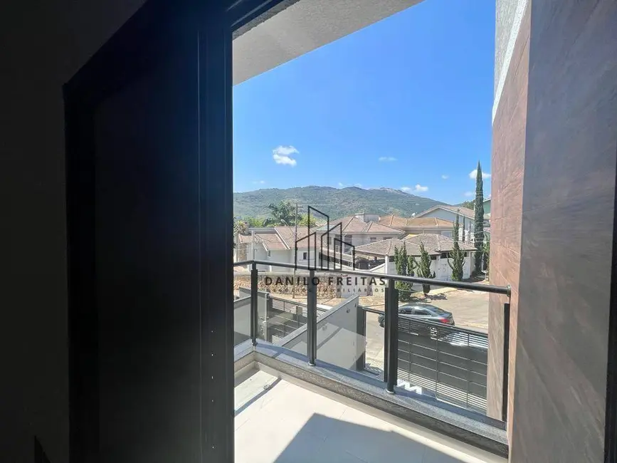 Foto 3 de Casa com 3 quartos à venda, 252m2 em Vila Petrópolis, Atibaia - SP