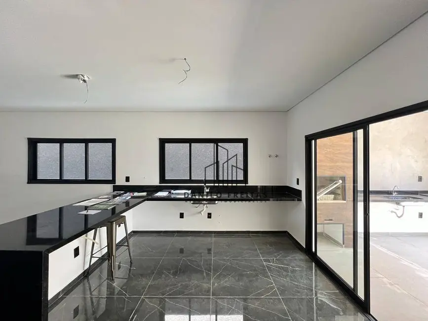 Foto 8 de Casa com 3 quartos à venda, 252m2 em Vila Petrópolis, Atibaia - SP