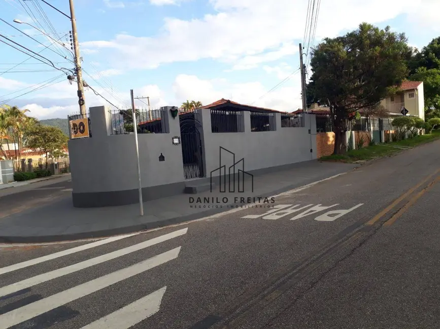 Foto 2 de Casa com 3 quartos à venda, 300m2 em Vila Helena, Atibaia - SP