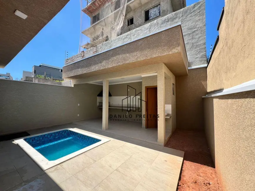 Foto 2 de Casa com 2 quartos à venda, 186m2 em Atibaia - SP