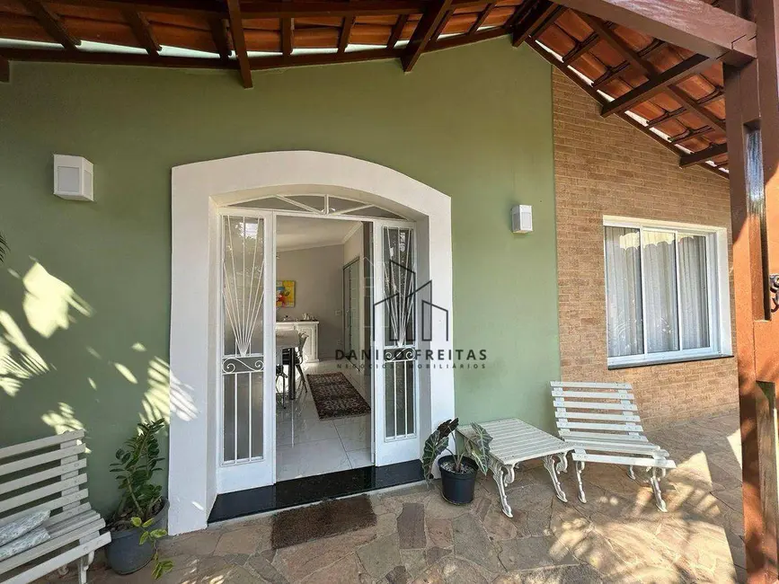 Foto 2 de Casa com 3 quartos à venda, 290m2 em Vila Helena, Atibaia - SP