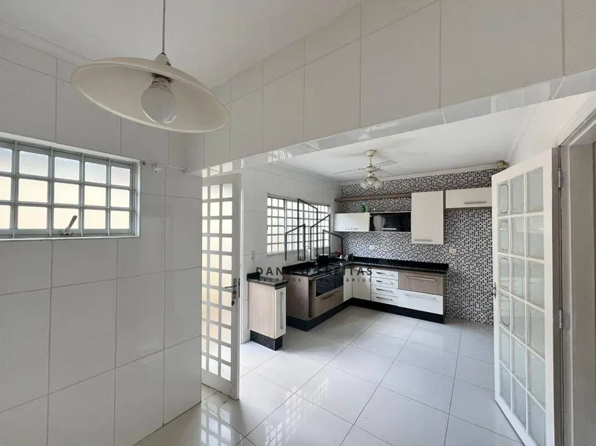 Foto 8 de Casa com 3 quartos à venda, 500m2 em Vila Petrópolis, Atibaia - SP