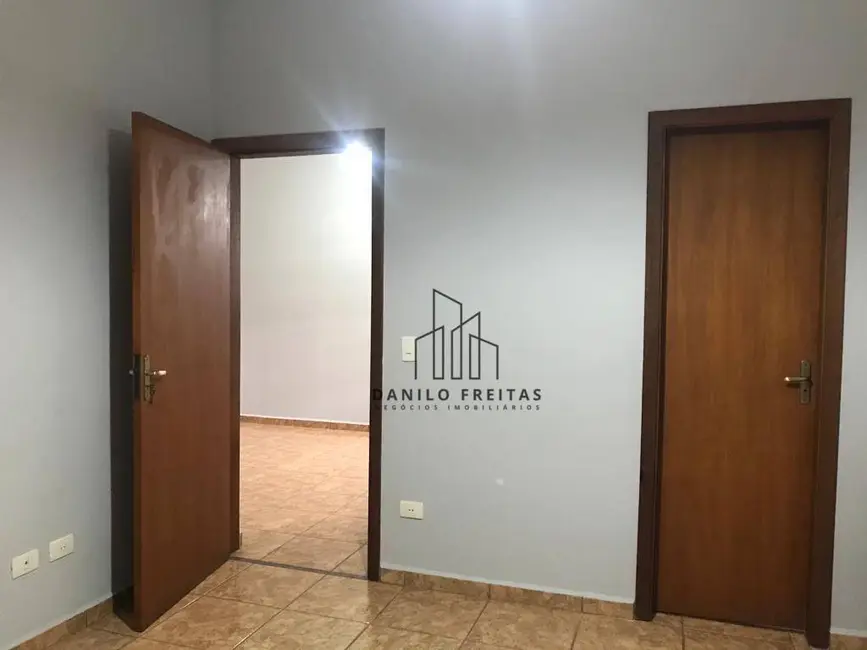 Foto 3 de Casa com 2 quartos à venda, 240m2 em Centro, Atibaia - SP