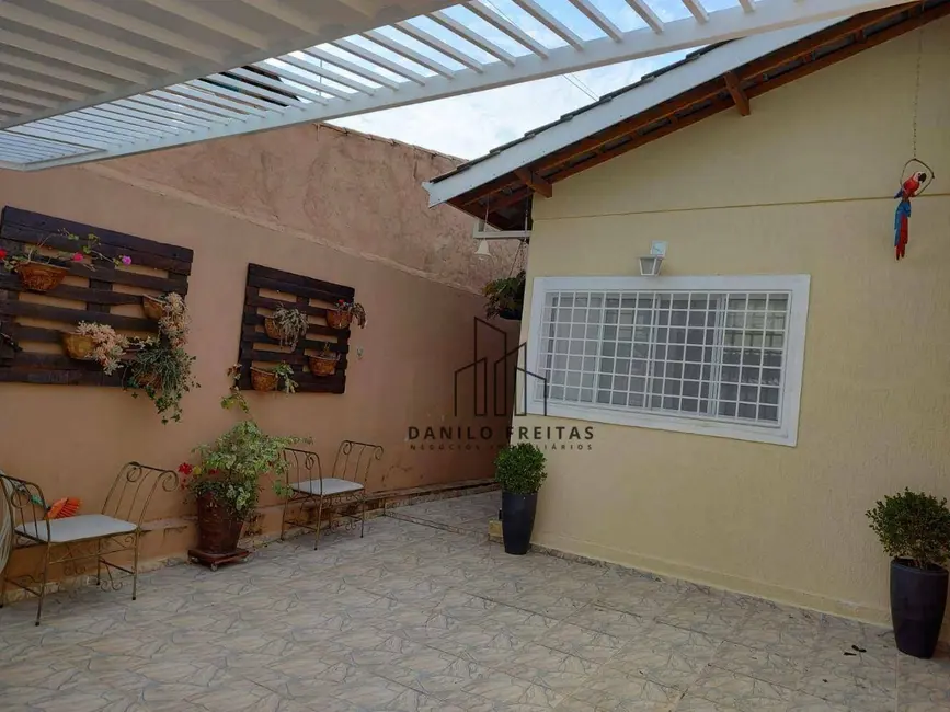 Casa com 3 quartos à venda, 150m2 em Jardim das Palmeiras, Atibaia - SP - imagem 1 Foto 1 de Casa com 3 quartos à venda, 150m2 em Jardim das Palmeiras, Atibaia - SP