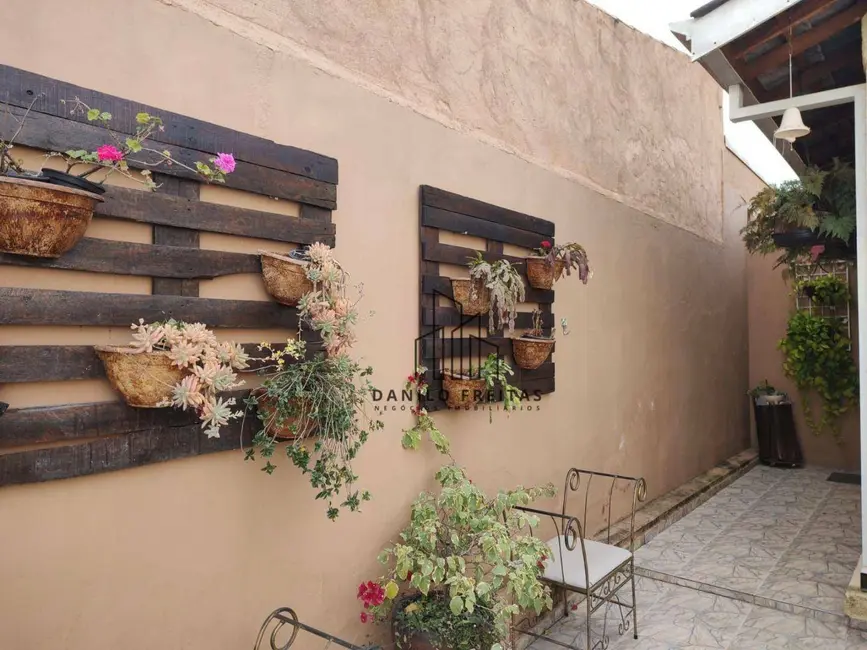 Casa com 3 quartos à venda, 150m2 em Jardim das Palmeiras, Atibaia - SP - imagem 3 Foto 3 de Casa com 3 quartos à venda, 150m2 em Jardim das Palmeiras, Atibaia - SP