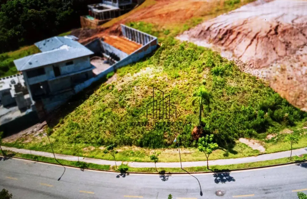 Foto 1 de Terreno / Lote à venda, 909m2 em Atibaia - SP