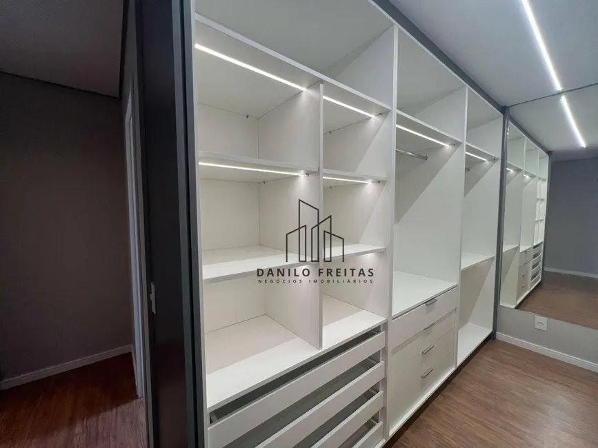 Casa de Condomínio com 3 quartos à venda, 142m2 em Atibaia - SP - imagem 4 Foto 4 de Casa de Condomínio com 3 quartos à venda, 142m2 em Atibaia - SP