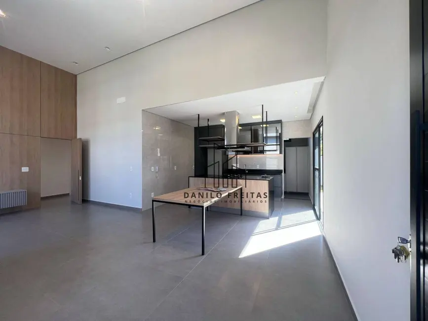 Casa de Condomínio com 3 quartos à venda, 253m2 em Atibaia - SP - imagem 2 Foto 2 de Casa de Condomínio com 3 quartos à venda, 253m2 em Atibaia - SP