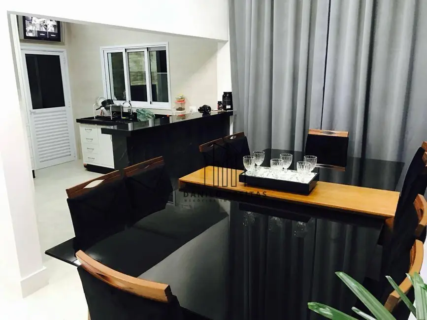 Foto 6 de Casa com 3 quartos à venda, 361m2 em Vila Petrópolis, Atibaia - SP