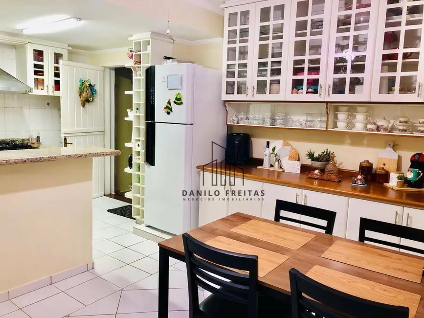 Foto 9 de Casa com 3 quartos à venda, 300m2 em Jardim Tapajós, Atibaia - SP