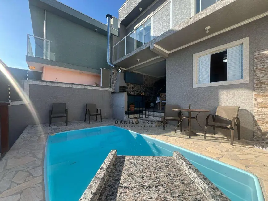 Foto 4 de Casa com 3 quartos à venda, 175m2 em Nova Cerejeira, Atibaia - SP