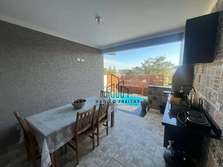 Foto 9 de Casa com 3 quartos à venda, 175m2 em Nova Cerejeira, Atibaia - SP