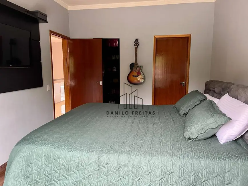 Casa de Condomínio com 3 quartos à venda, 332m2 em Atibaia - SP - imagem 3 Foto 3 de Casa de Condomínio com 3 quartos à venda, 332m2 em Atibaia - SP