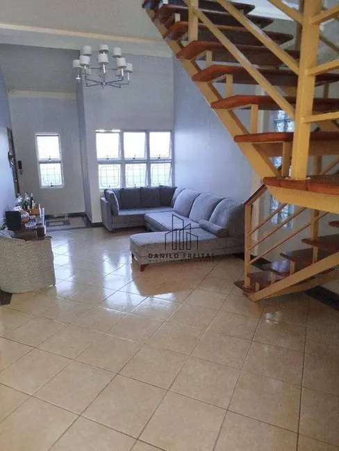 Casa com 4 quartos à venda, 540m2 em Jardim Itaperi, Atibaia - SP - imagem 5 Foto 5 de Casa com 4 quartos à venda, 540m2 em Jardim Itaperi, Atibaia - SP