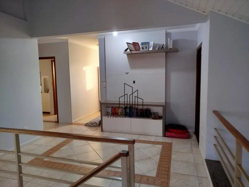 Casa com 4 quartos à venda, 540m2 em Jardim Itaperi, Atibaia - SP - imagem 3 Foto 3 de Casa com 4 quartos à venda, 540m2 em Jardim Itaperi, Atibaia - SP