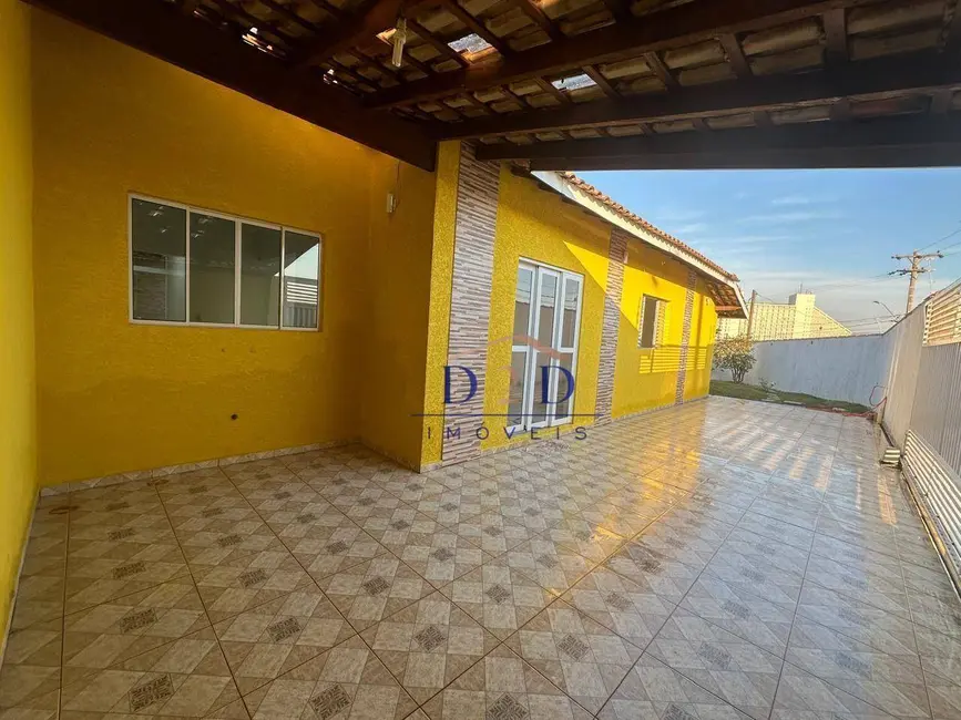 Casa com 3 quartos à venda, 253m2 em Jardim Santo Antônio, Atibaia - SP - imagem 1 Foto 1 de Casa com 3 quartos à venda, 253m2 em Jardim Santo Antônio, Atibaia - SP