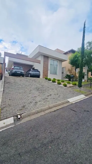 Casa de Condomínio com 3 quartos à venda, 300m2 em Rio Abaixo, Atibaia - SP - imagem 1 Foto 1 de Casa de Condomínio com 3 quartos à venda, 300m2 em Rio Abaixo, Atibaia - SP