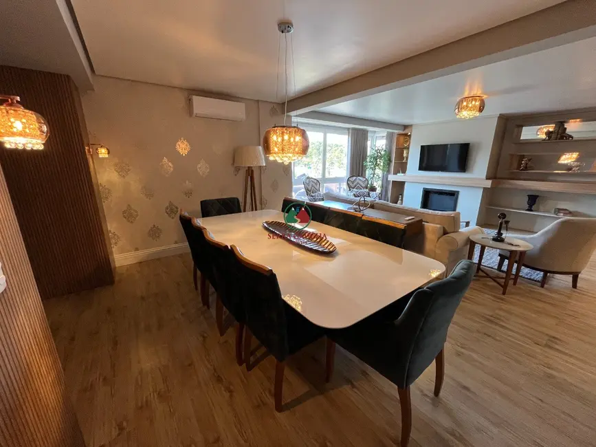 Apartamento com 4 quartos à venda, 313m2 em Centro, Gramado - RS - imagem 7 Foto 7 de Apartamento com 4 quartos à venda, 313m2 em Centro, Gramado - RS